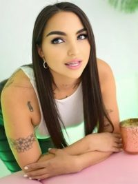 High Class Escort Model Pettite in Berlin 4